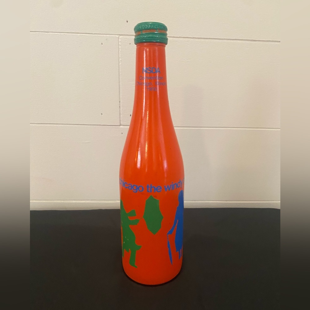 1980 NSDA CHICAGO COMMEMORATIVE SOFT DRINK CONVENTION PAINTED BOTTLE VINTAGE